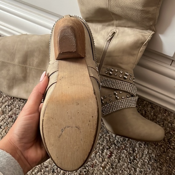 Boots - Picture 3 of 4